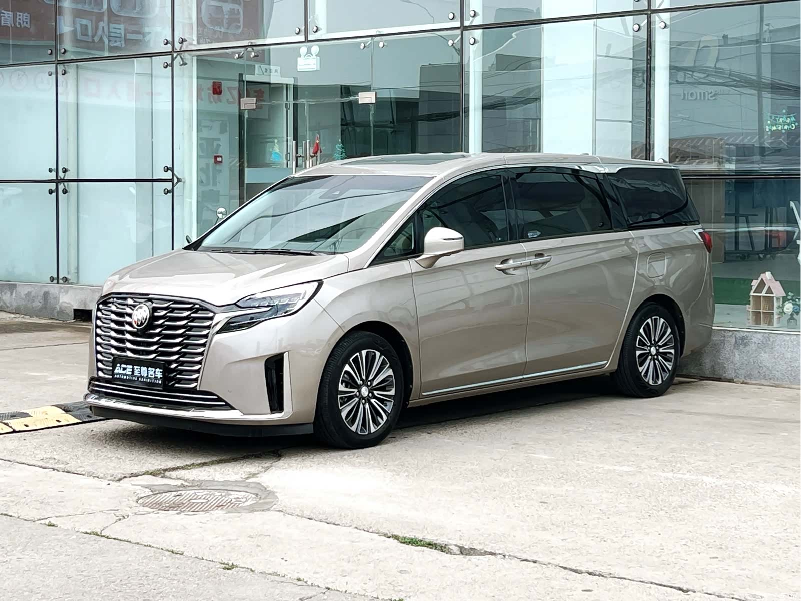 Buick GL8, 2023 1