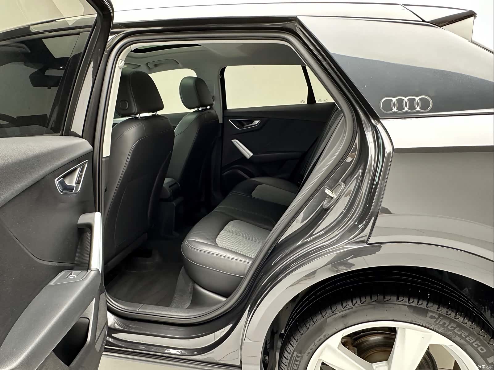 Audi Q2L, 2019 8