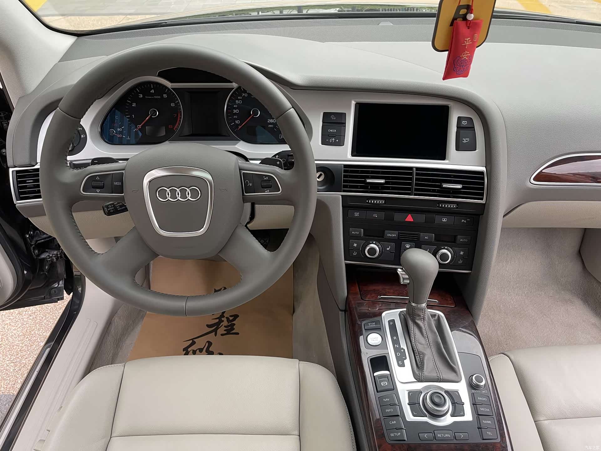 Audi A6L, 2011 10