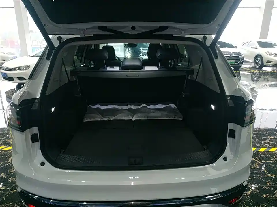 Volkswagen ID.6 CROZZ