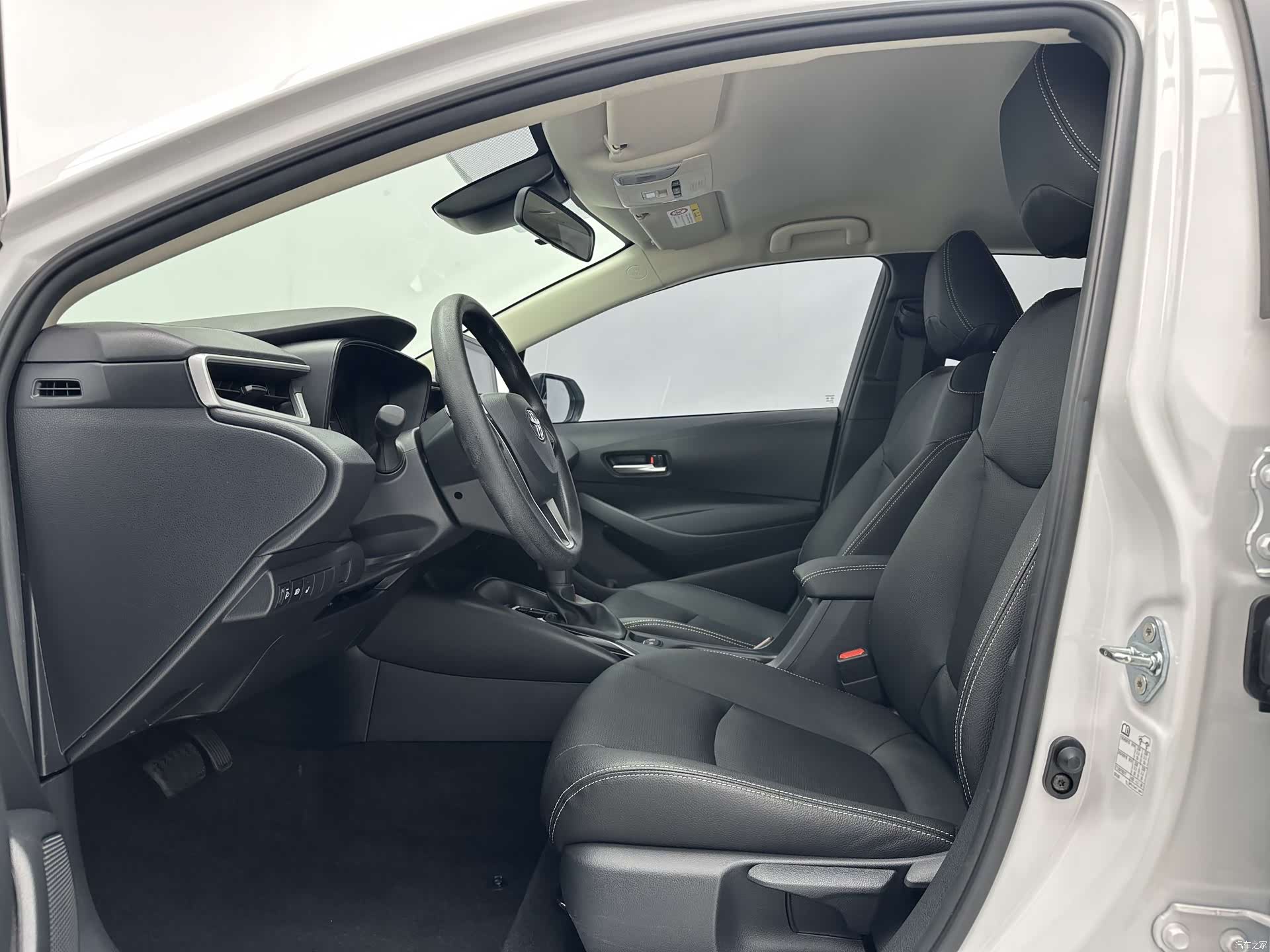 Toyota Corolla, 2023 все фото