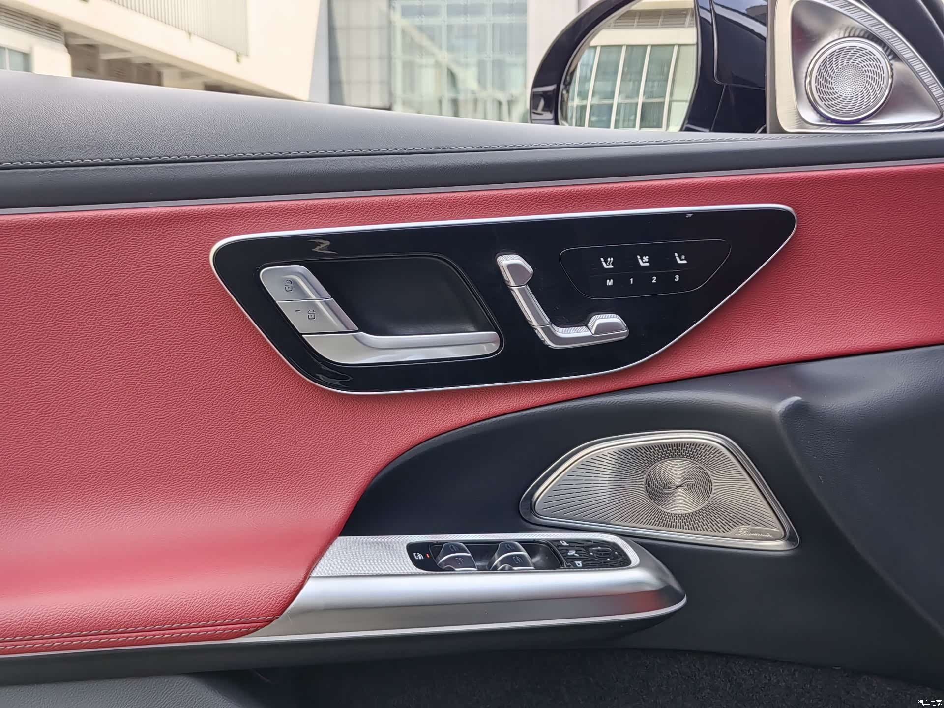 Mercedes-Benz E-Class, 2025 10