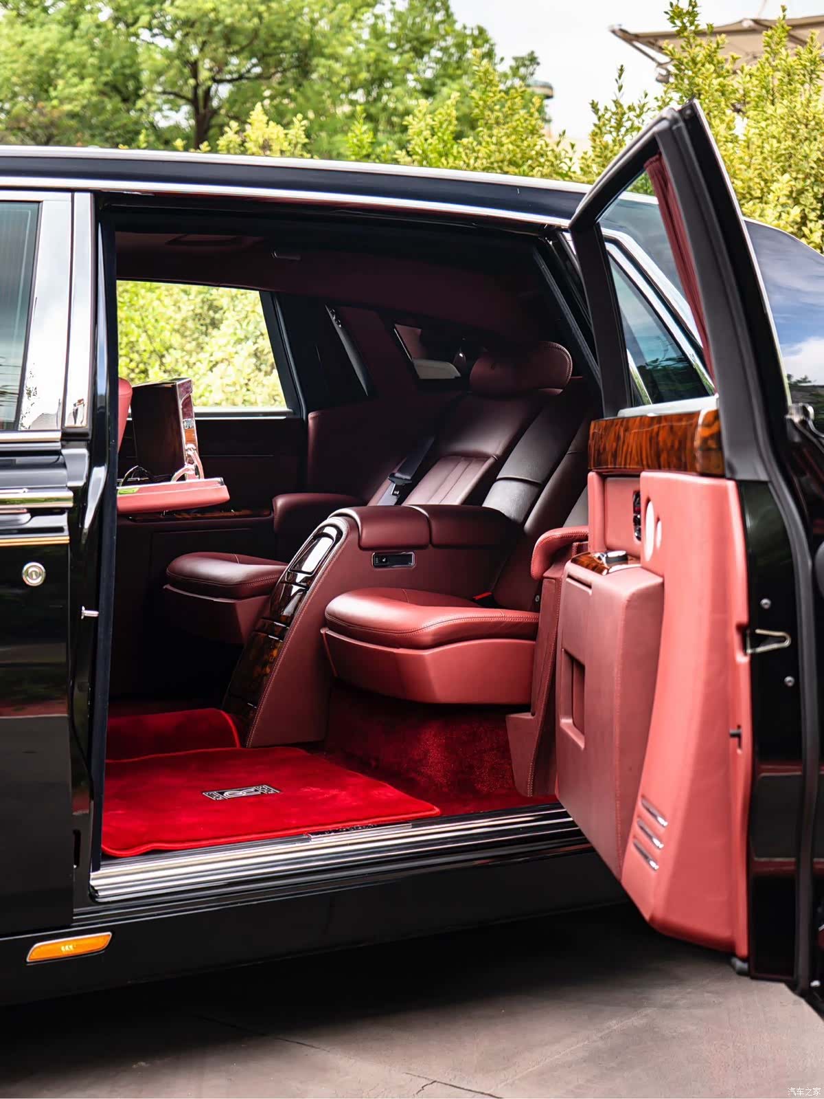 Rolls-Royce Phantom, 2016 11