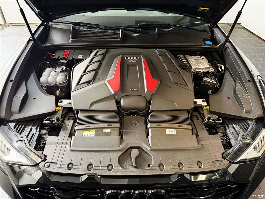 Audi Q8, 2025 13