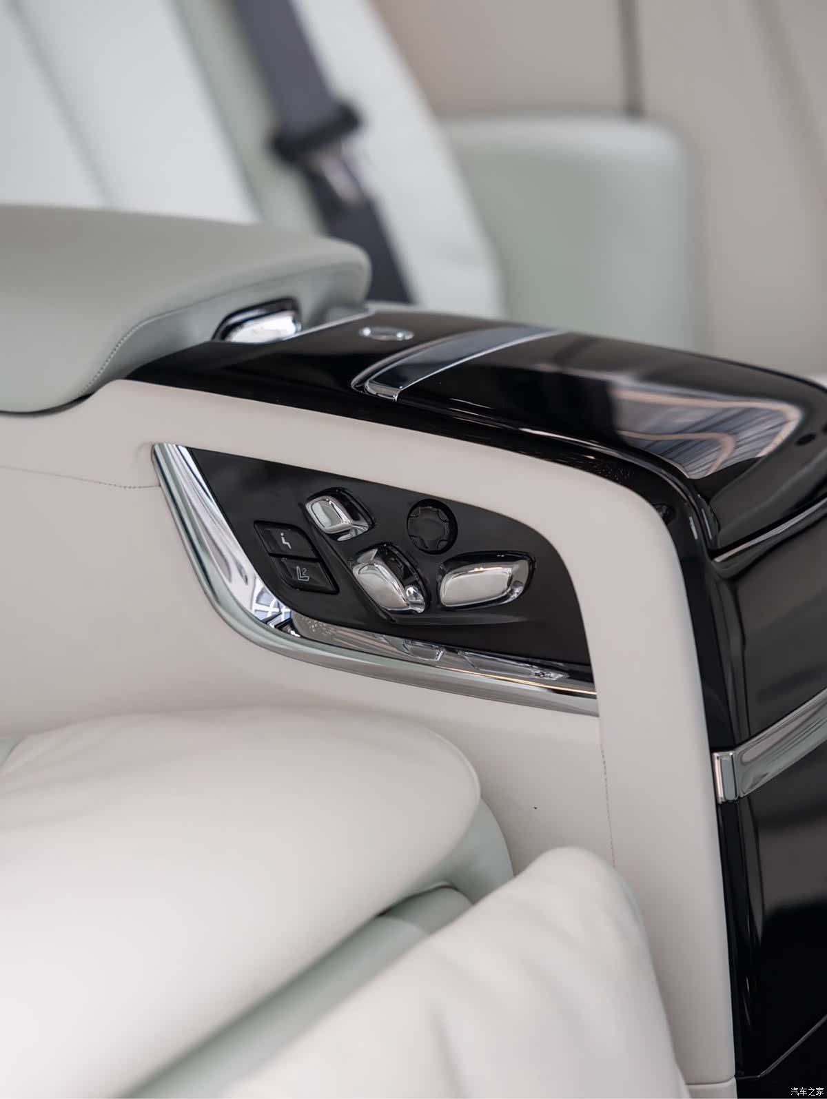 Rolls-Royce Phantom, 2024 22