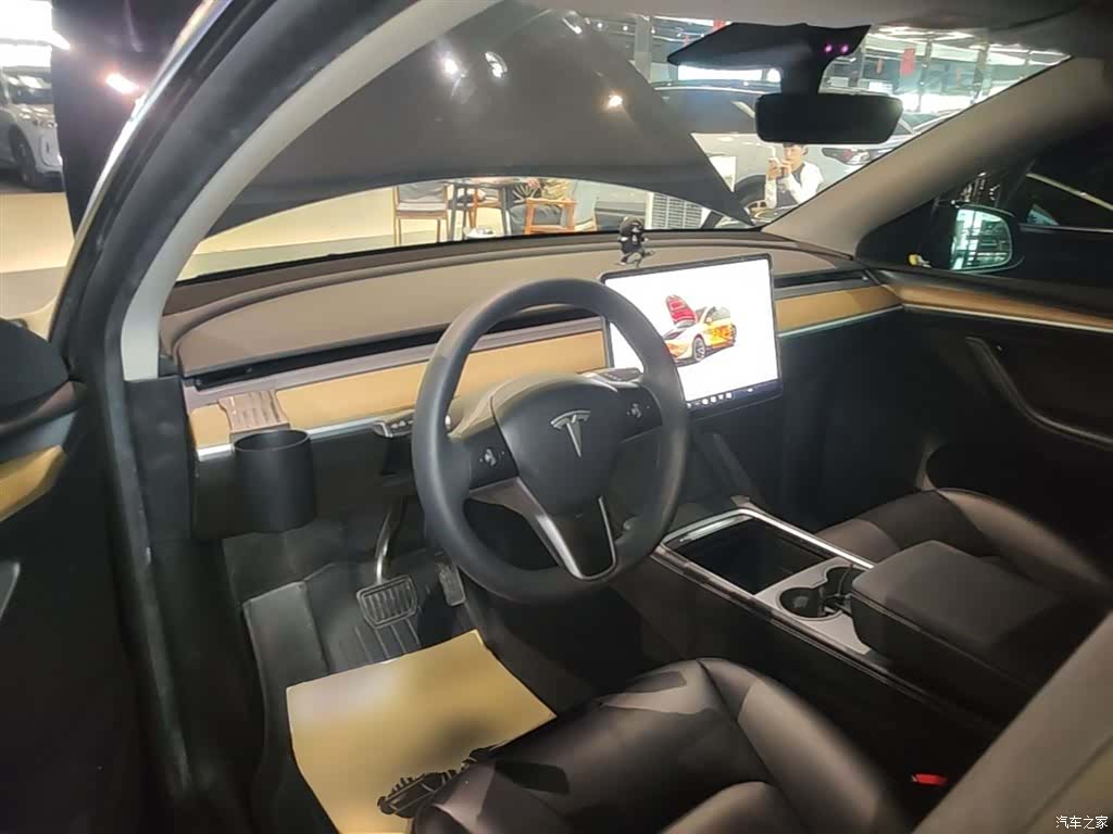 Tesla Model Y, 2022 10