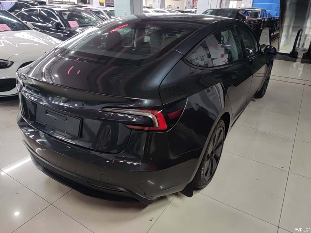 Tesla Model 3, 2025 7