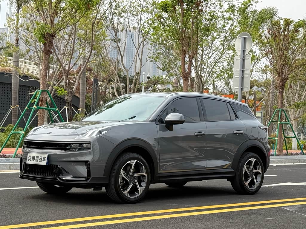 Lynk & Co 06