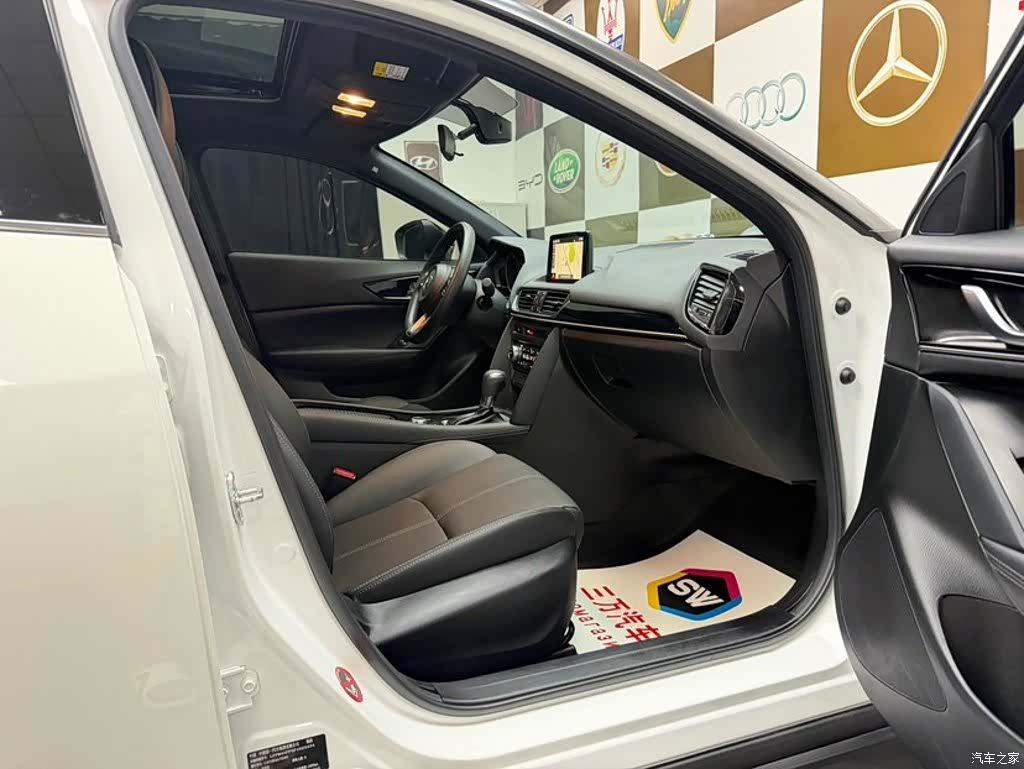 Mazda CX-4, 2023 10