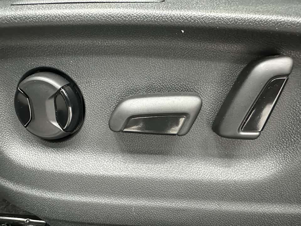 Volkswagen T-ROC exploring Songs