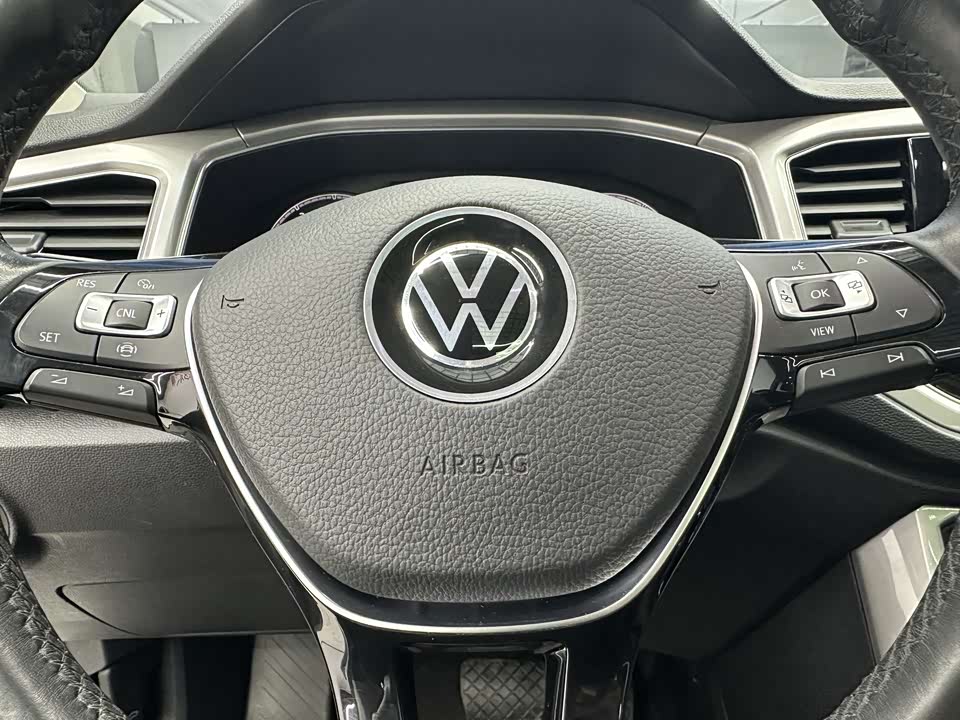 Volkswagen T-ROC exploring Songs