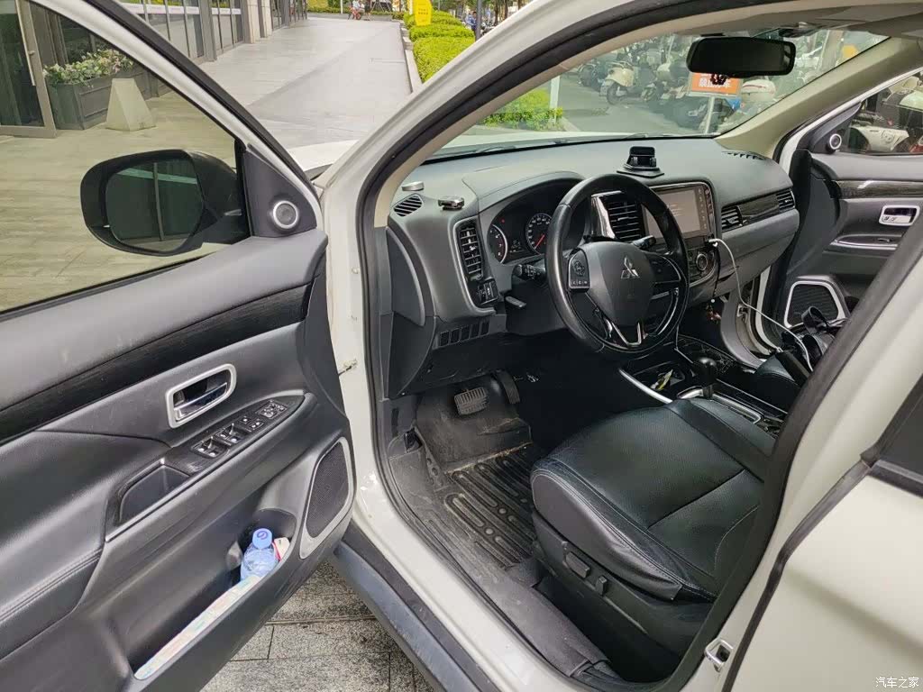 Mitsubishi Outlander, 2018 14
