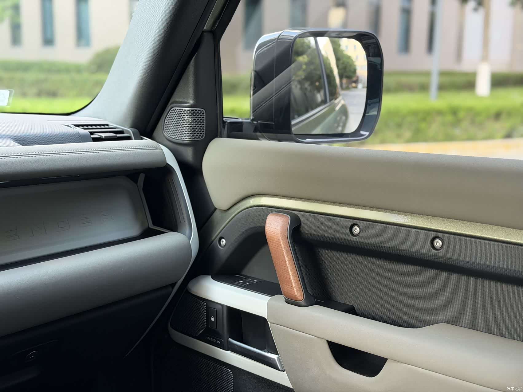 Land Rover Defender, 2021 11