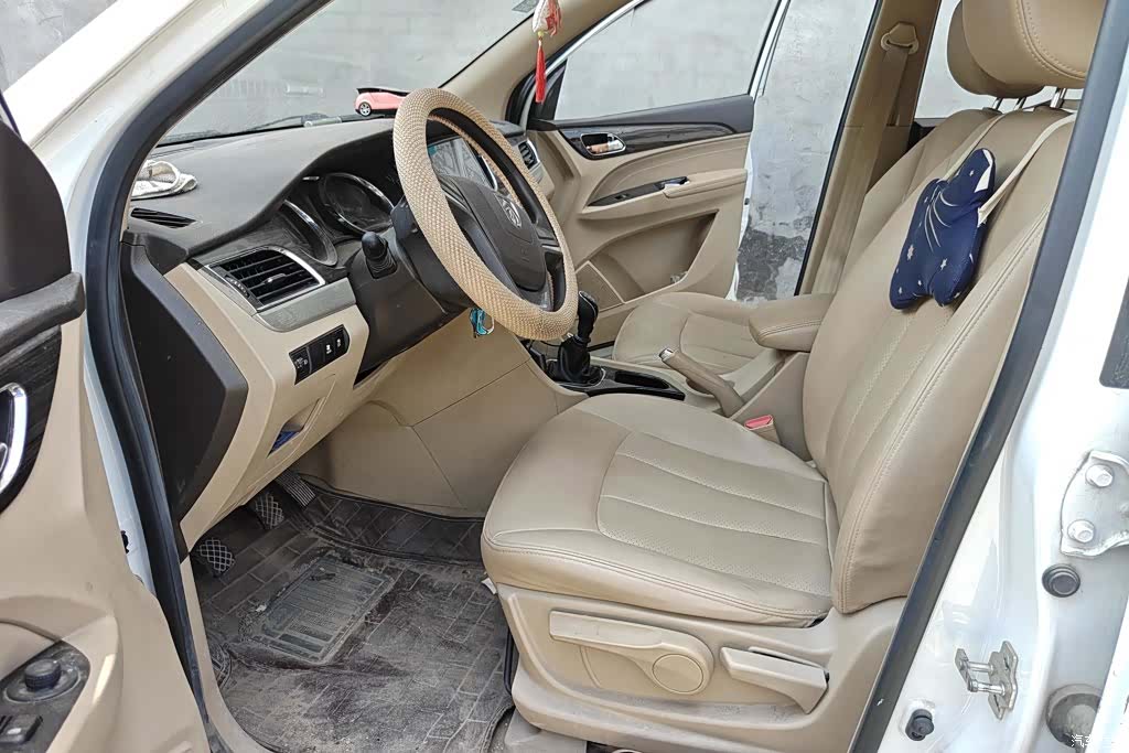 Wuling 730, 2016 9