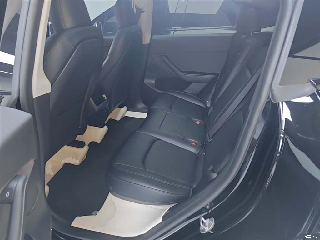 Tesla Model Y, 2023 17