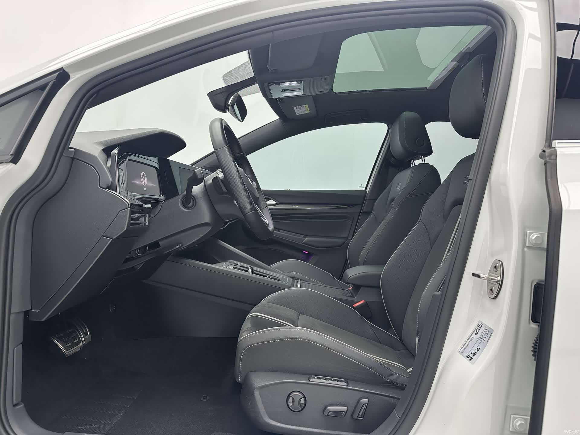 Volkswagen Golf, 2022 все фото