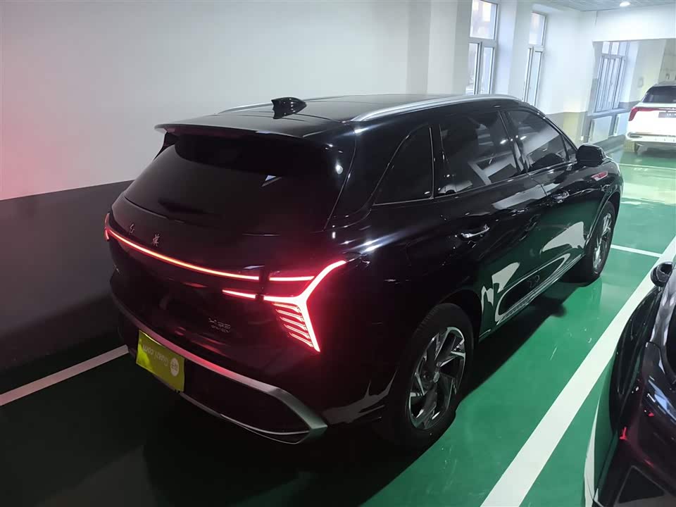 Hongqi HS3 PHEV