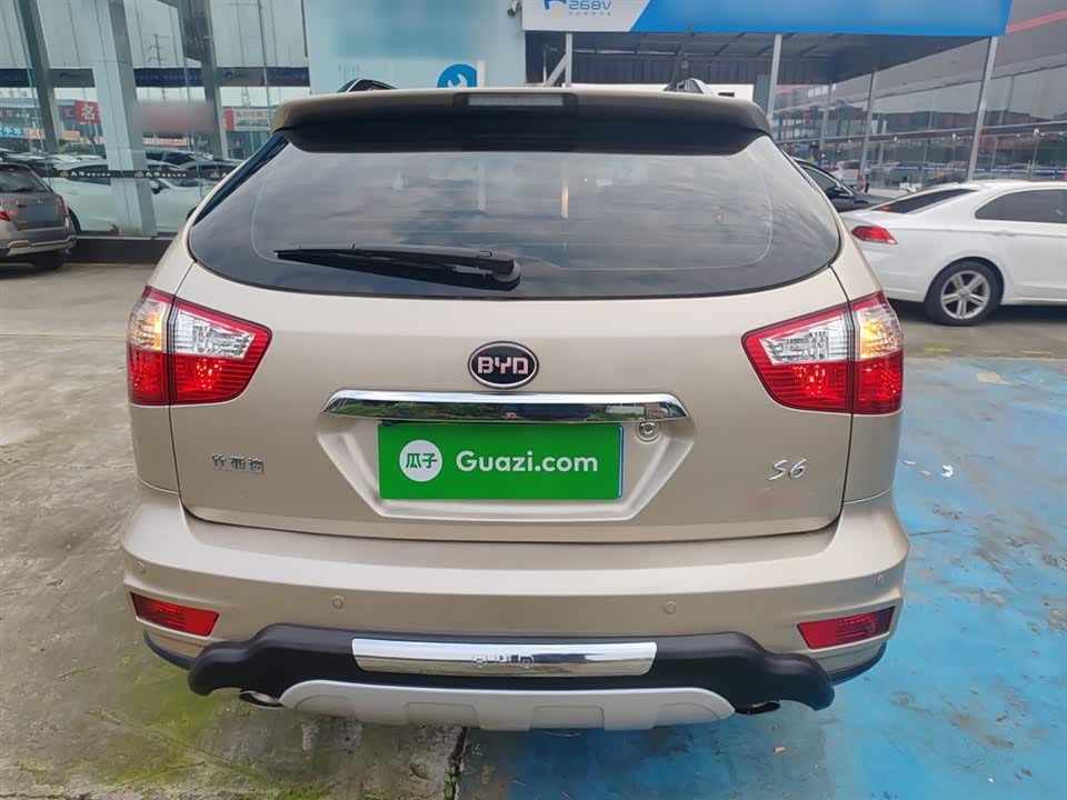 BYD S6
