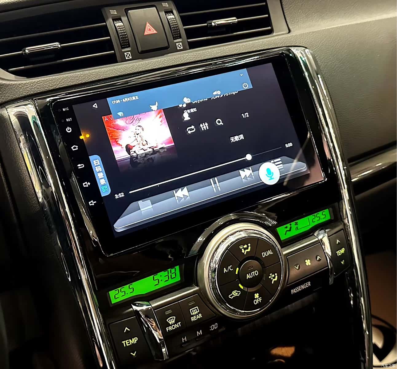 Toyota 2.5V, 2013 9
