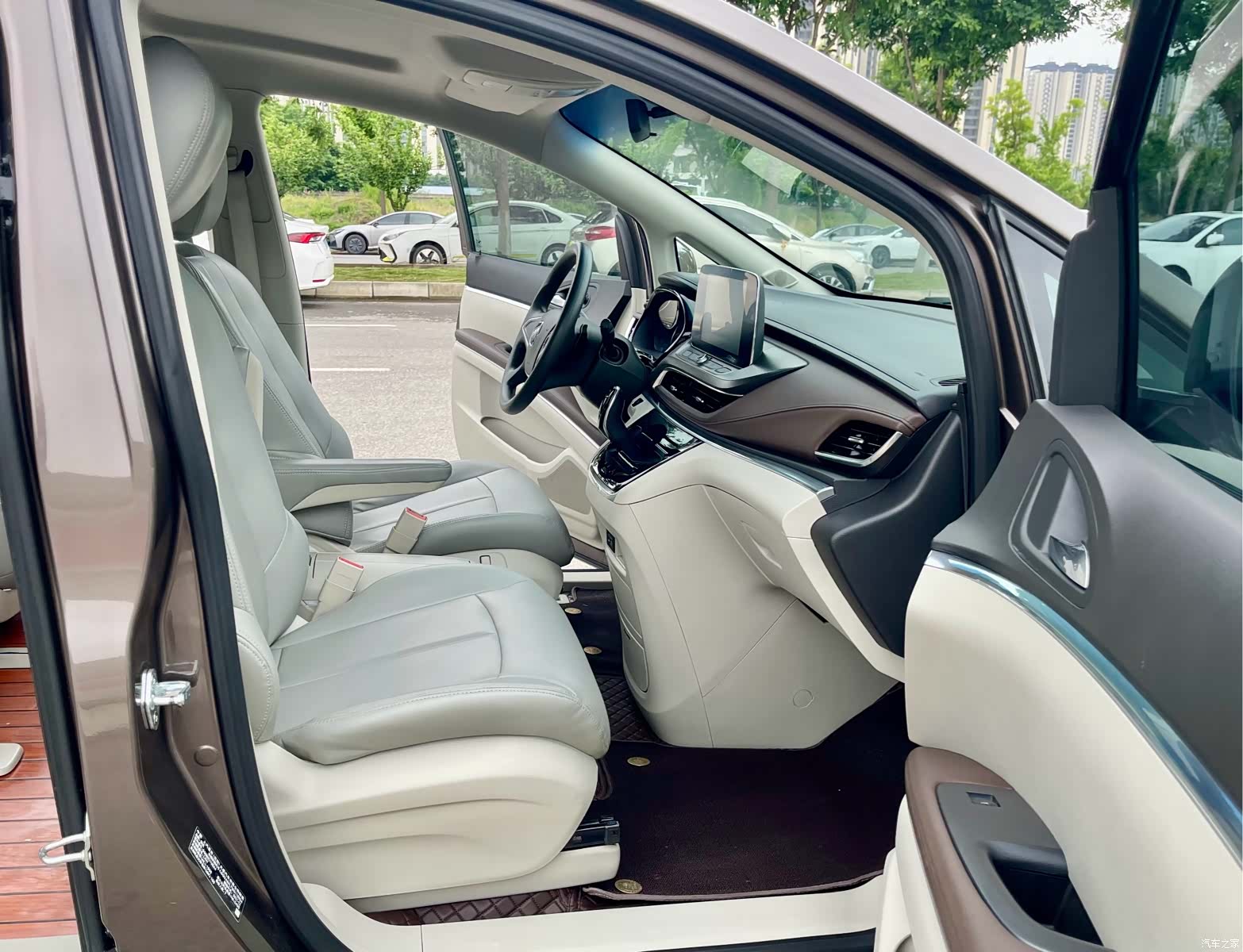 Buick GL8, 2022 11