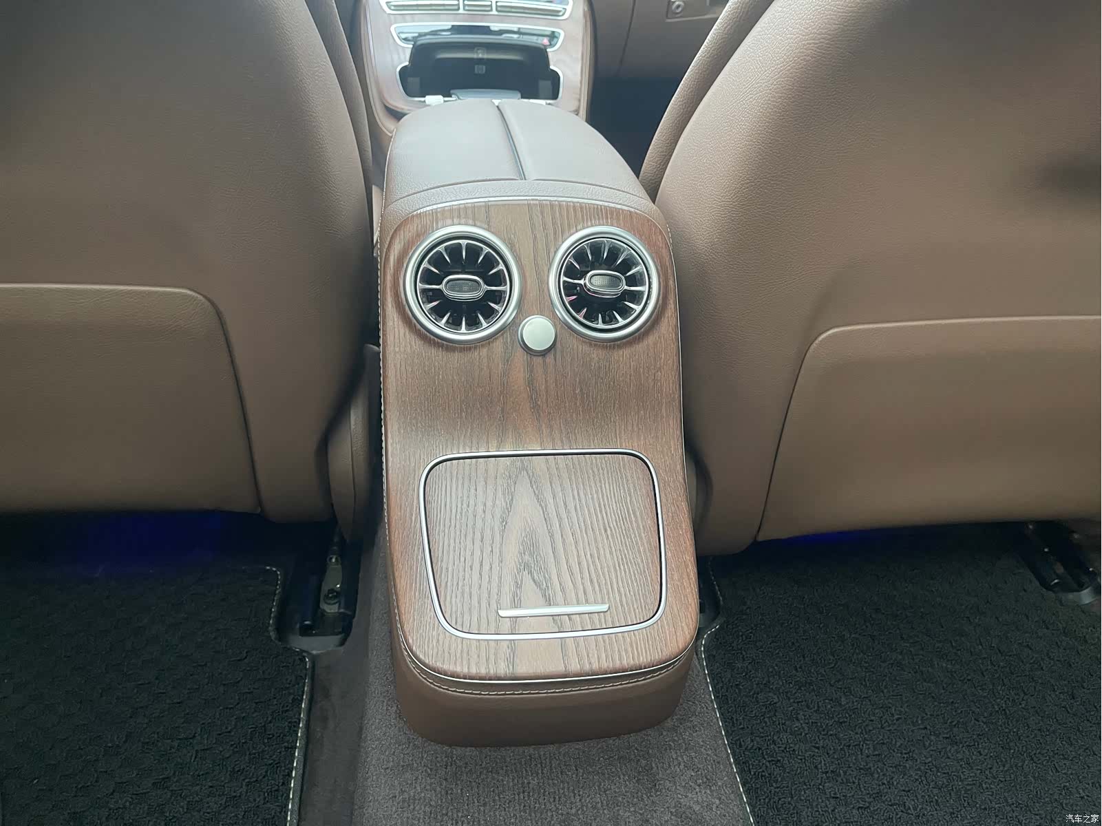 Mercedes-Benz E-Class, 2023 11