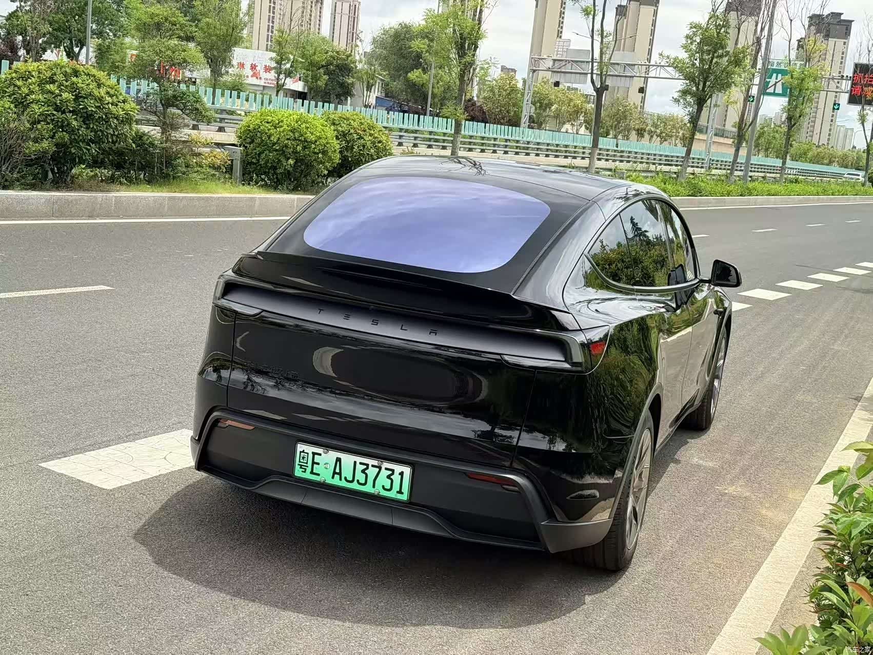 Tesla Model Y, 2025 все фото