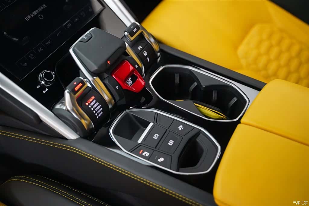 Lamborghini Urus, 2023 14