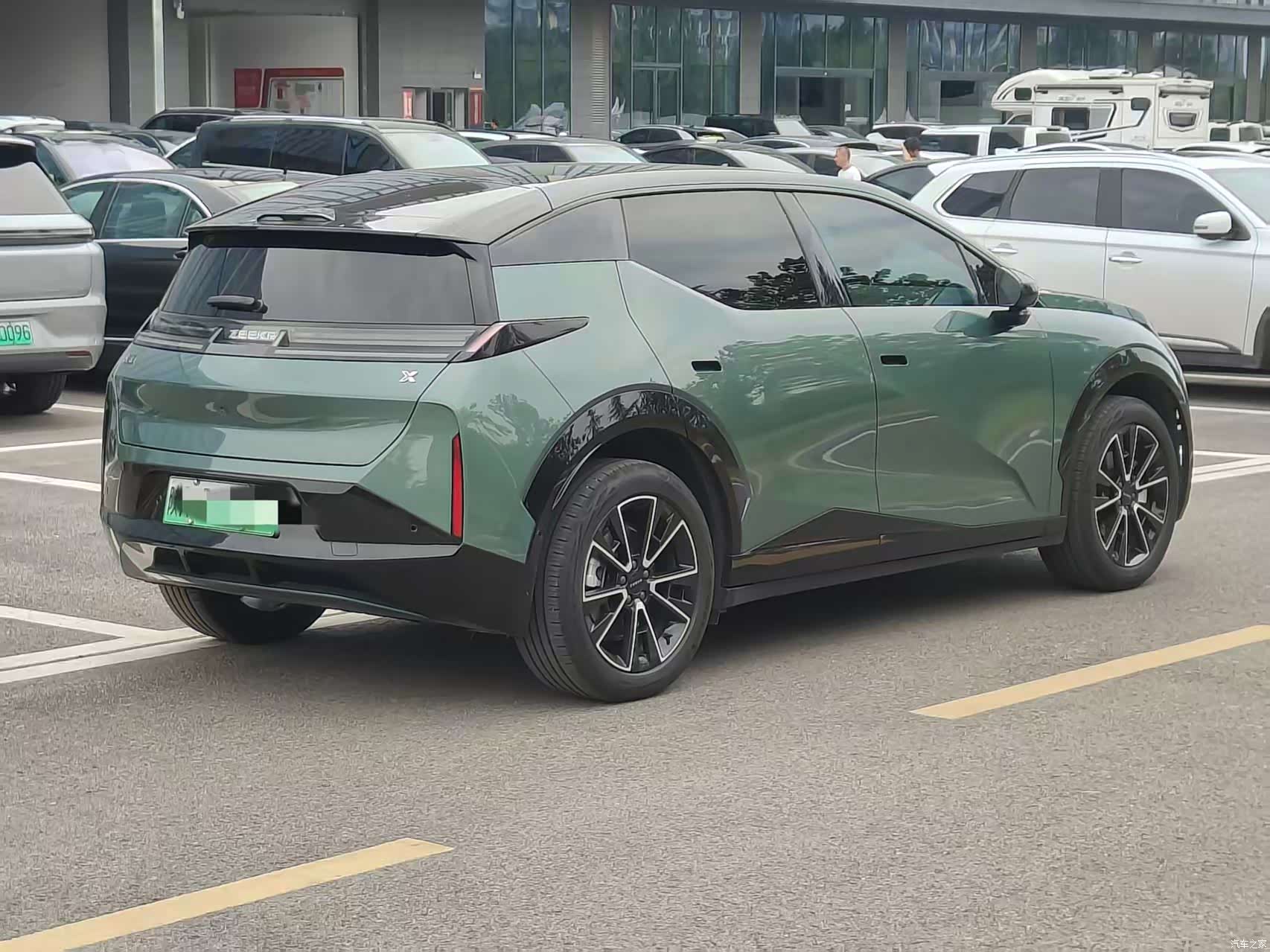 Zeekr X, 2025 11