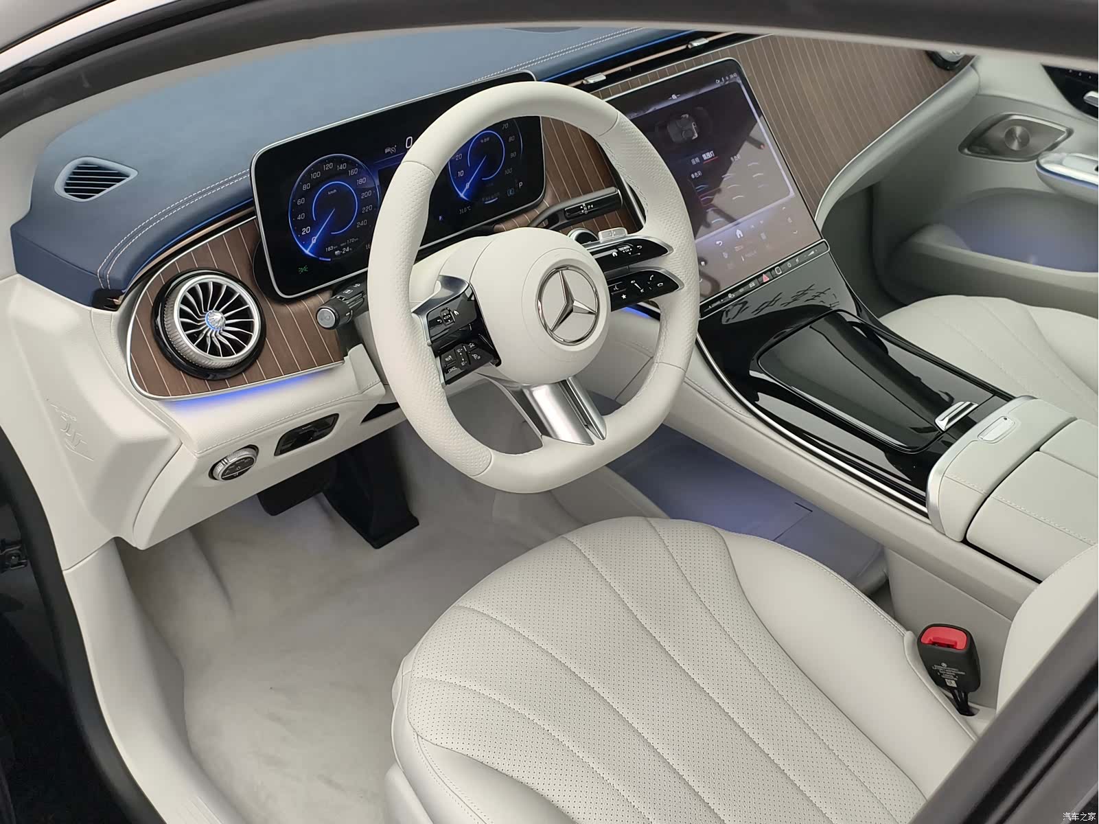 Mercedes-Benz EQE, 2025 10