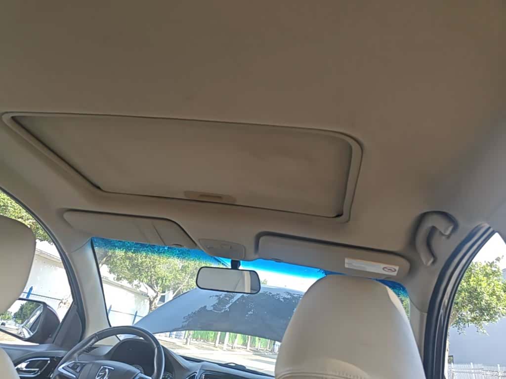 Wuling 730, 2015 18