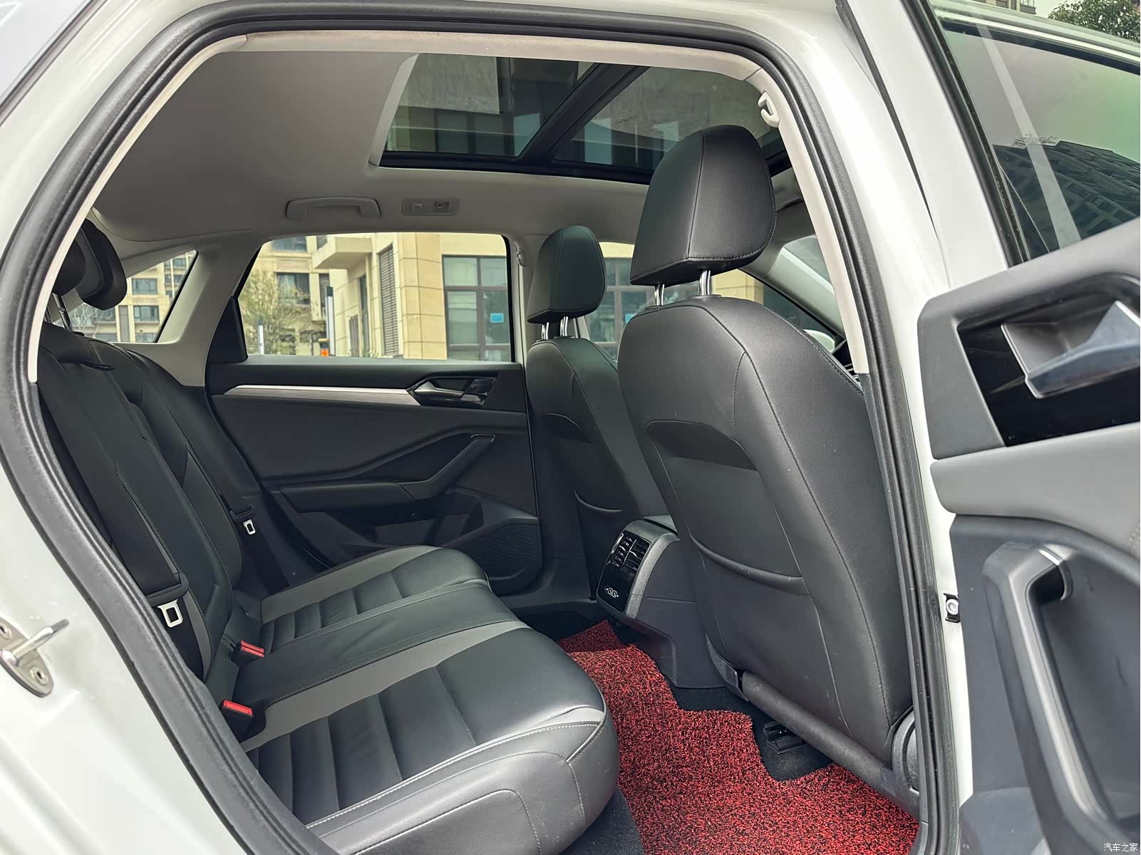 Volkswagen Sagitar, 2019 12
