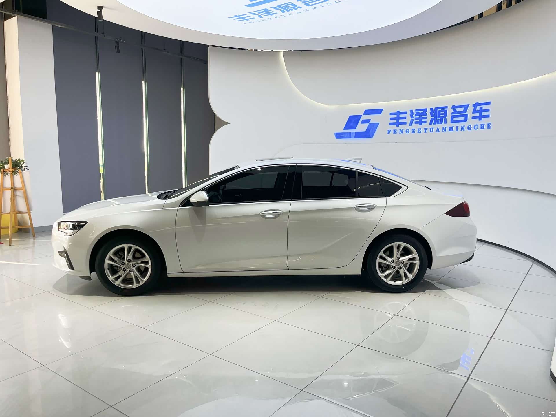 Buick Regal, 2023 3