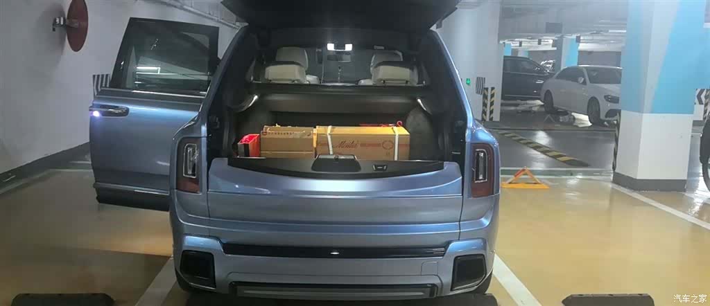 Rolls-Royce Cullinan, 2022 все фото