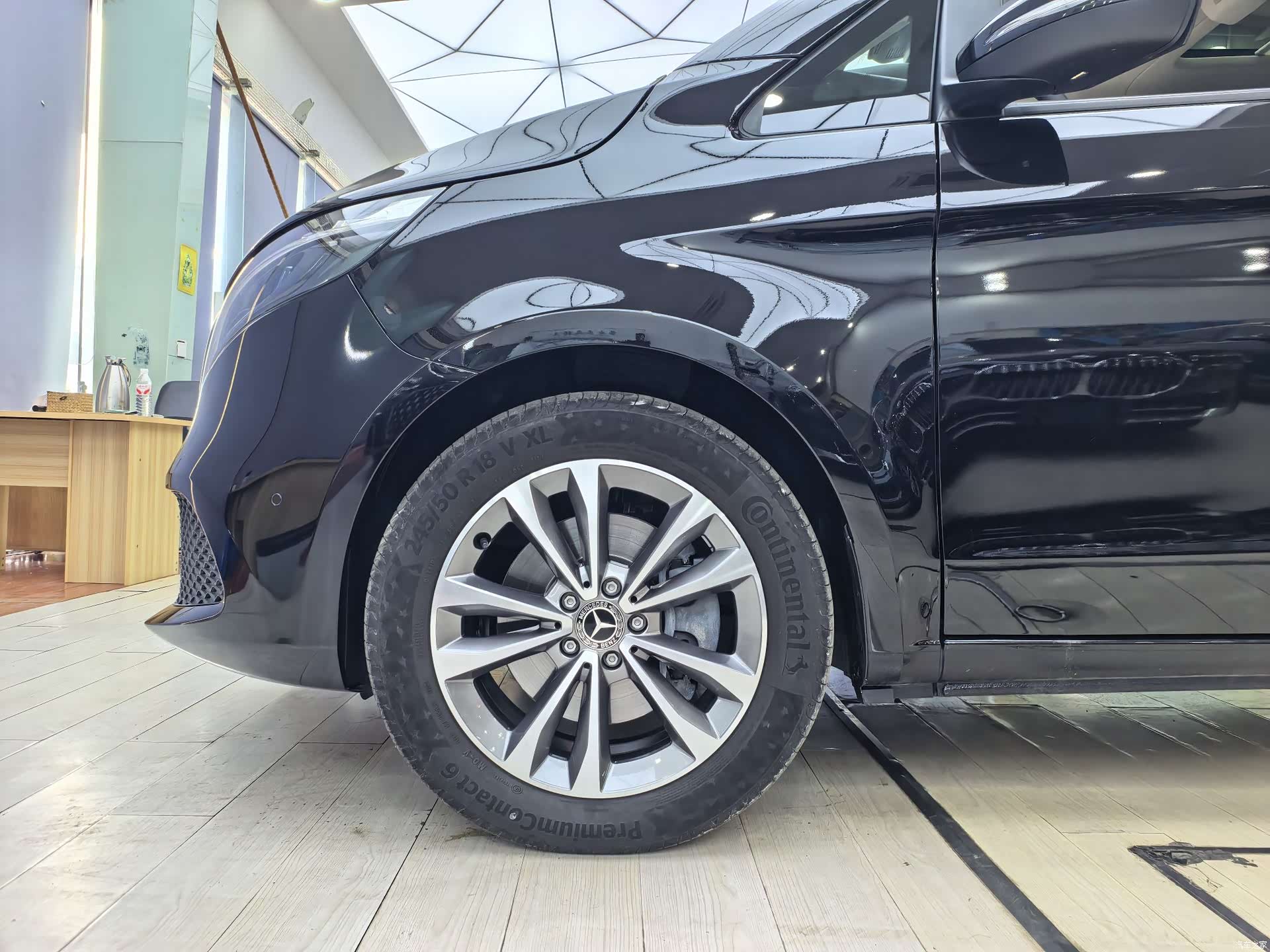 Mercedes-Benz V-Class, 2024 13