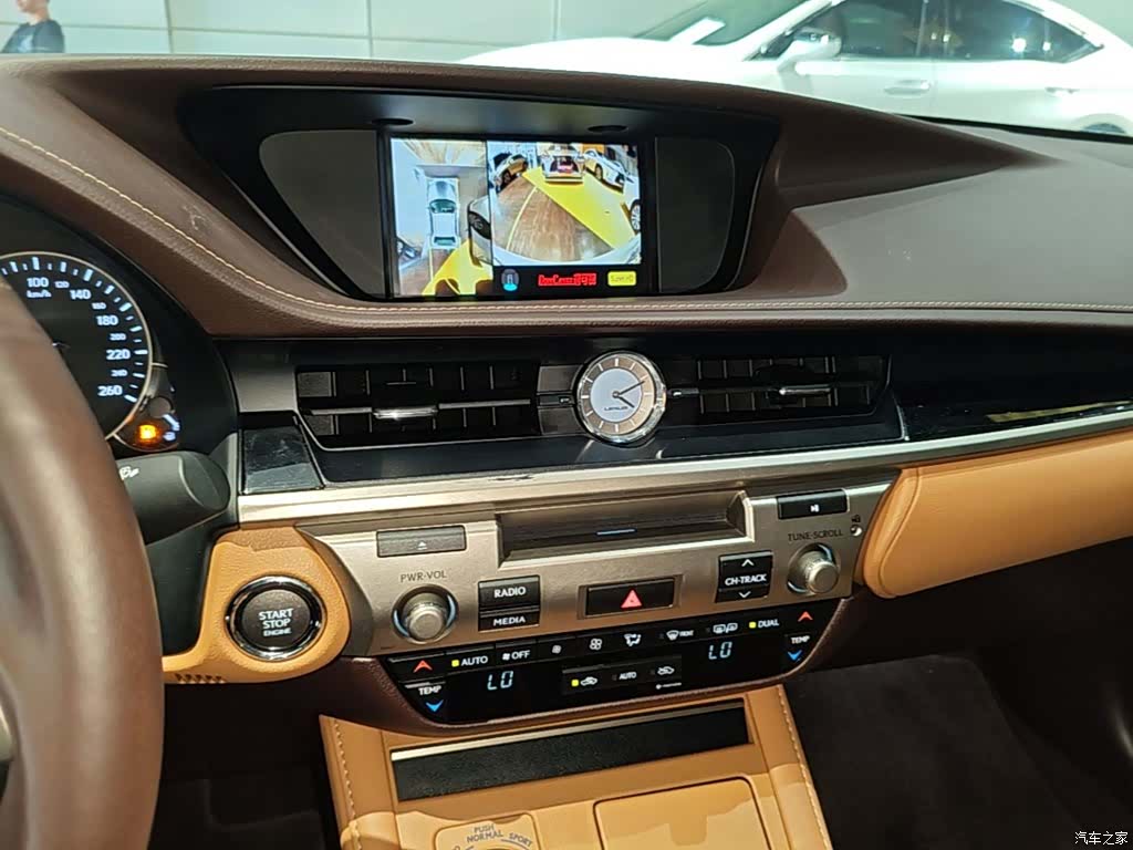 Lexus ES, 2018 13
