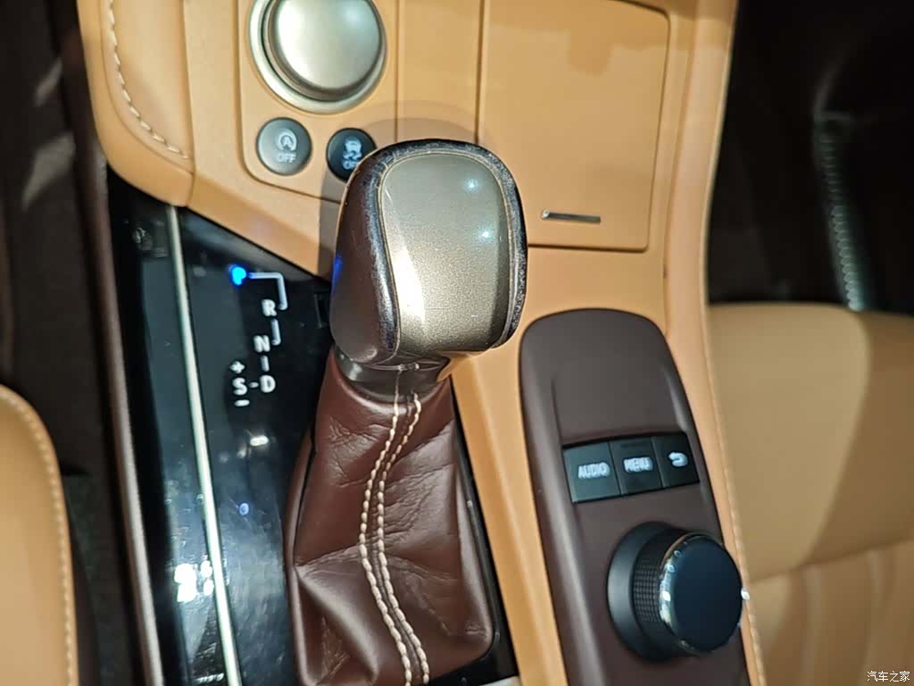 Lexus ES, 2018 14