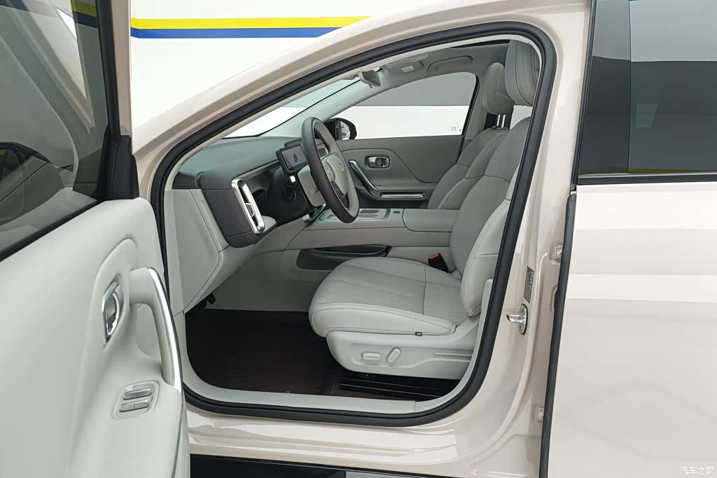 Leapmotor B01, 2025 9