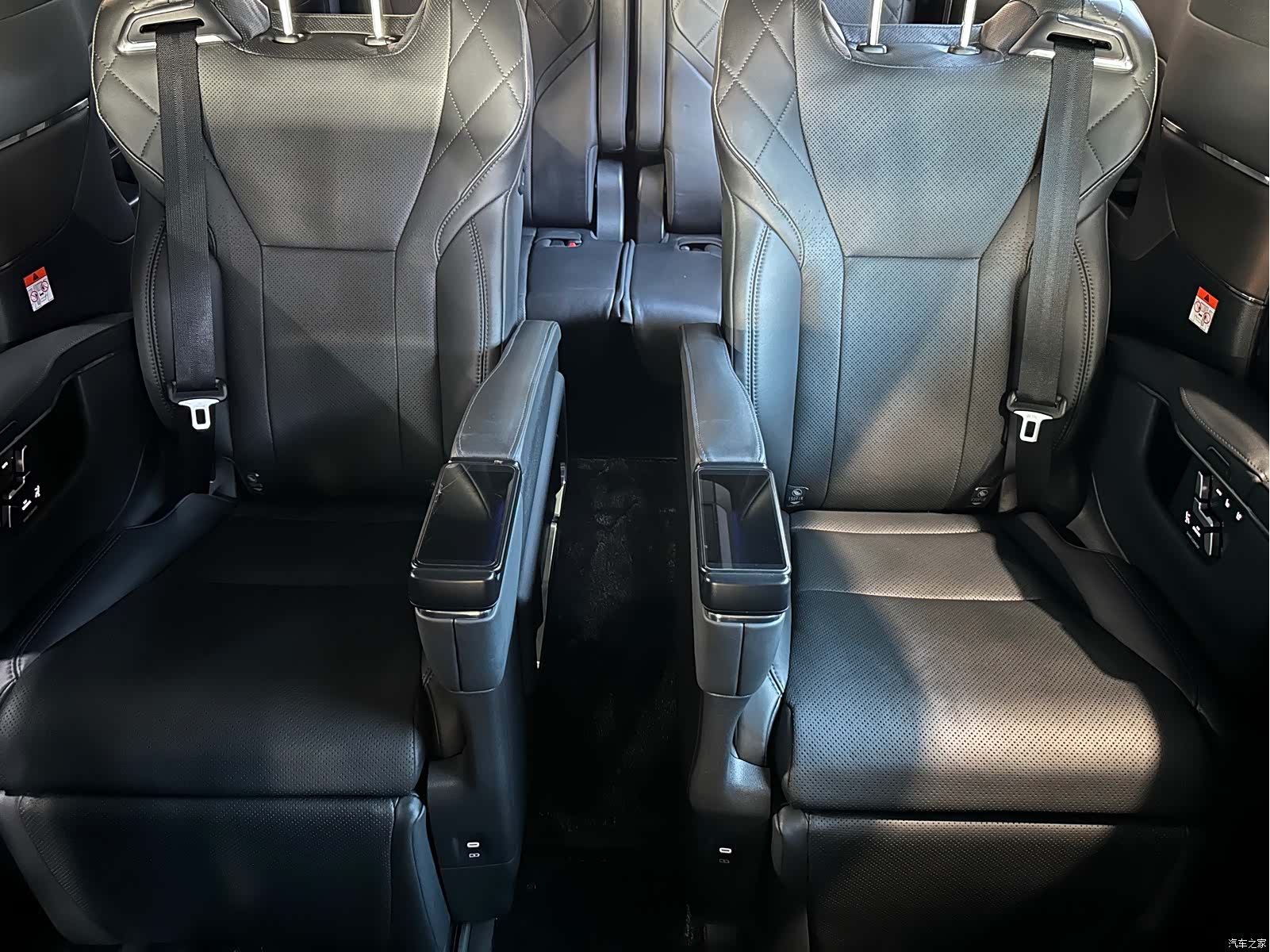 Toyota Vellfire, 2024 13
