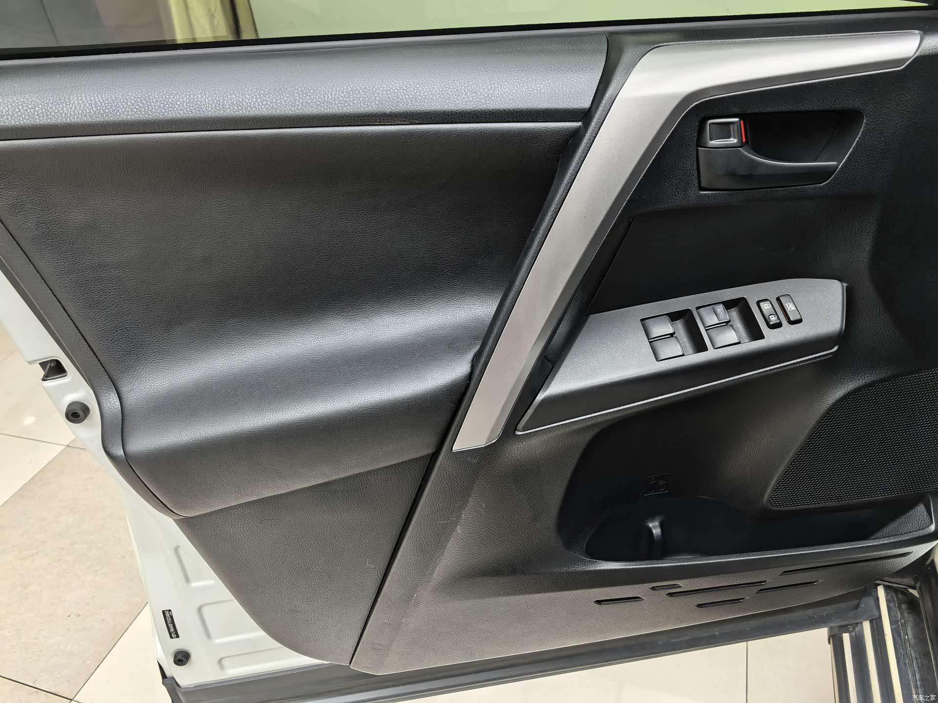 Toyota RAV4, 2017 15