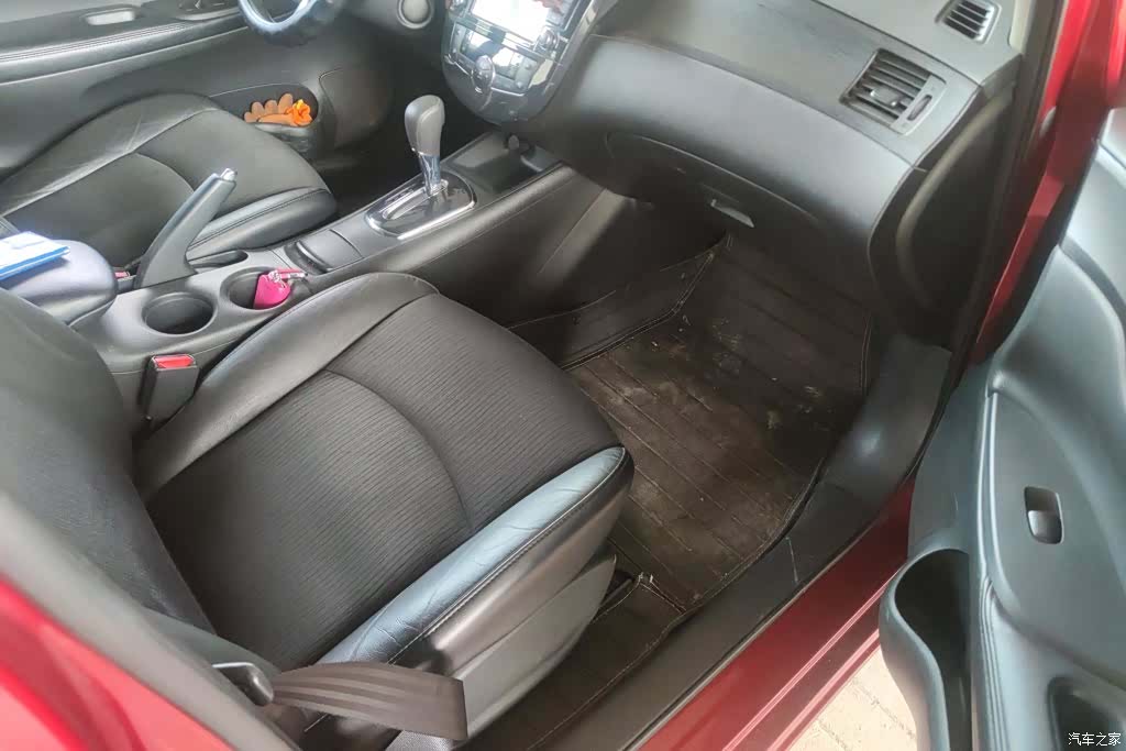 Nissan Tiida, 2012 8