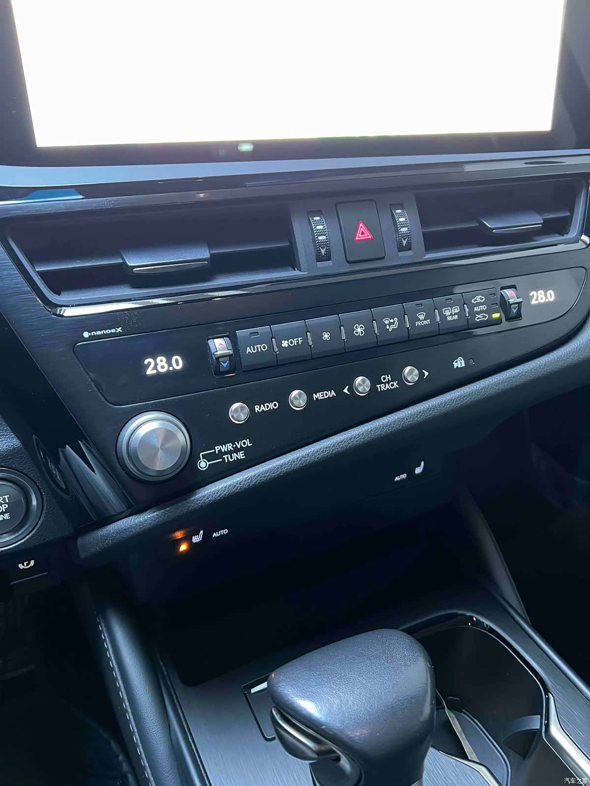 Lexus ES, 2023 22