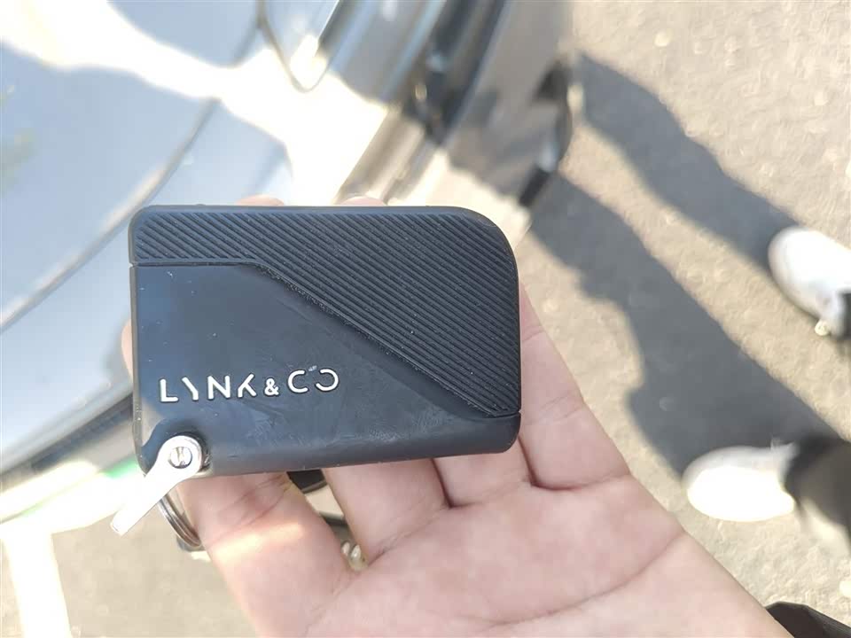 Lynk & Co 06 EM-P