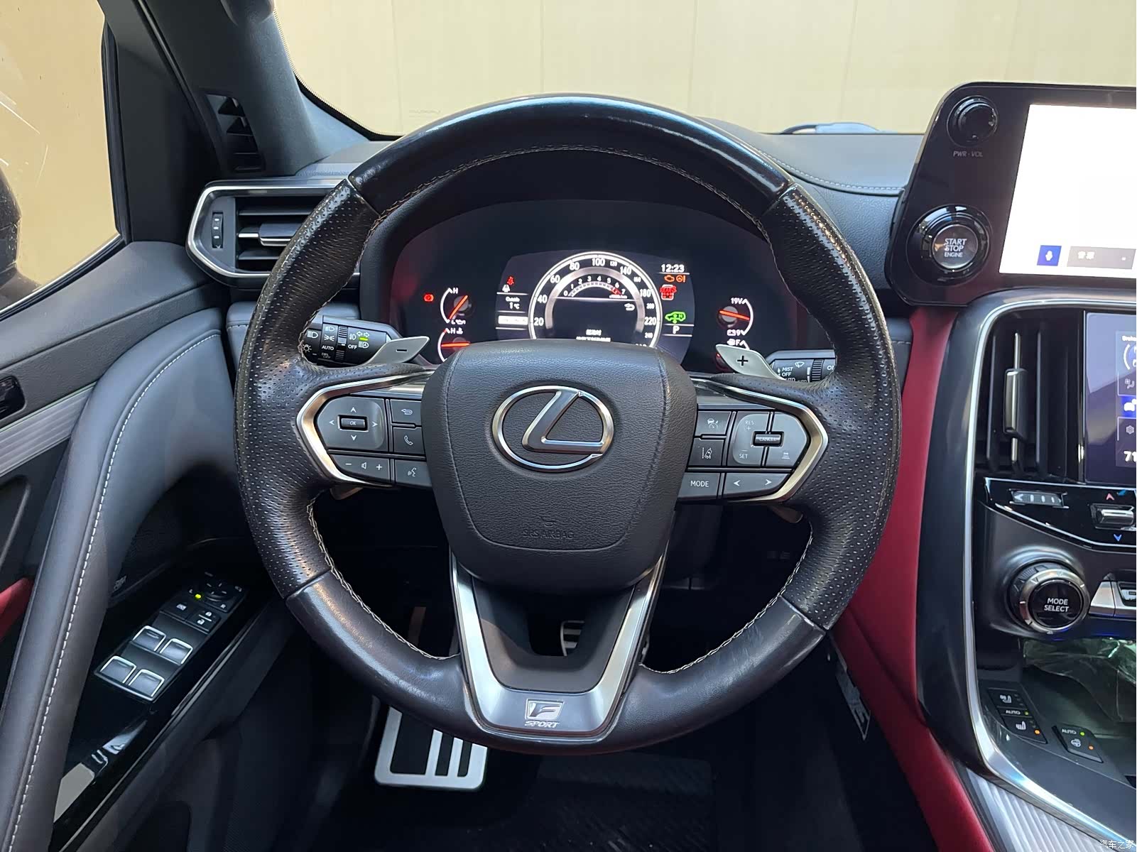 Lexus LX, 2023 16