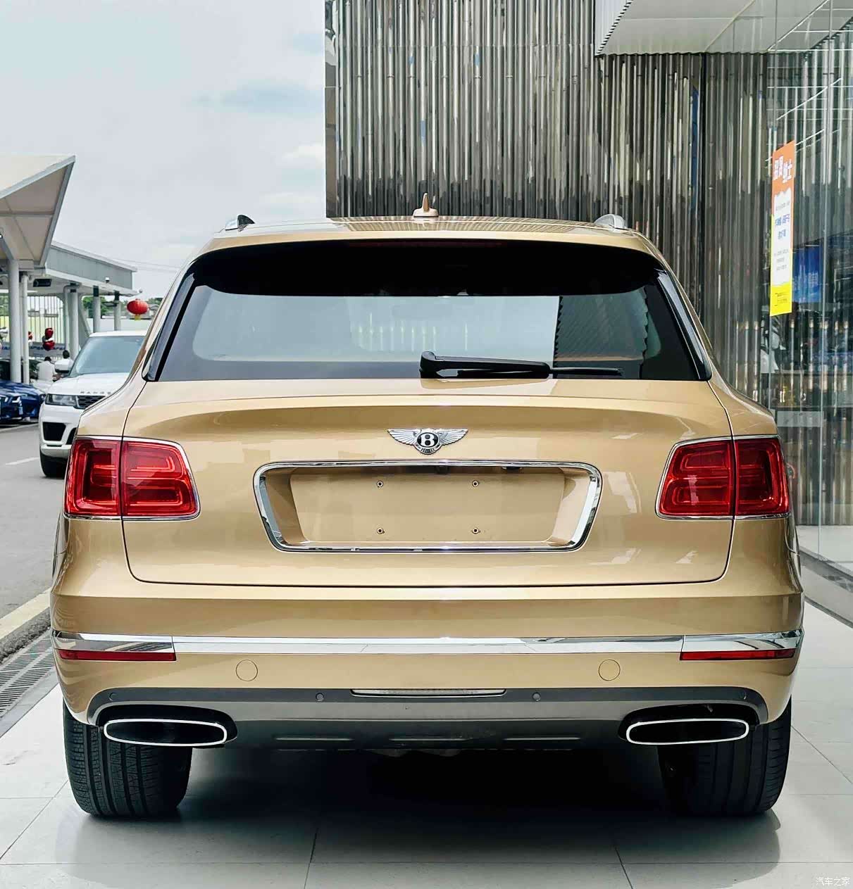 Bentley Bentayga, 2018 12