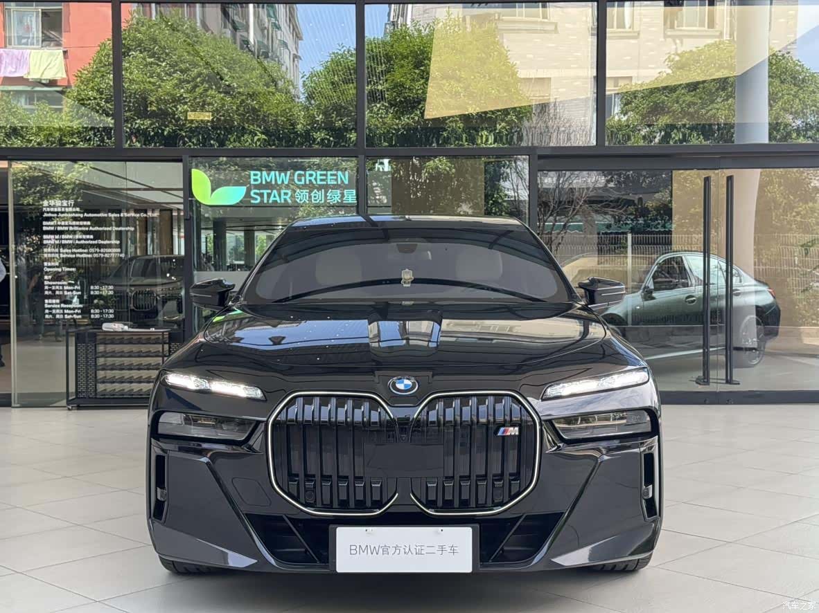 BMW i7, 2025 2