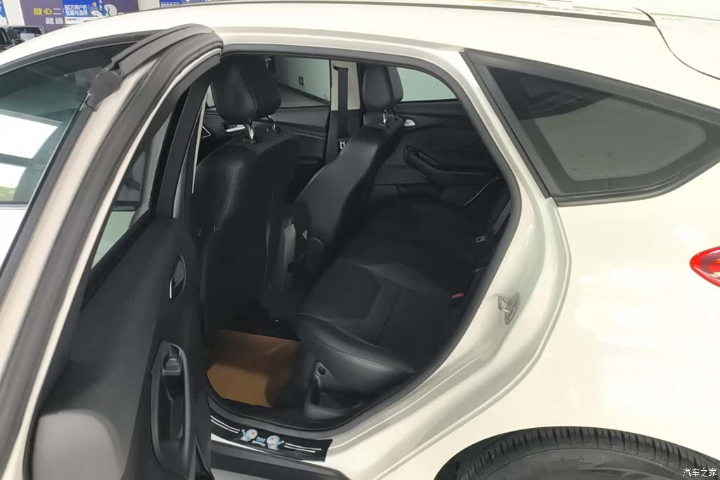Ford Focus, 2018 11