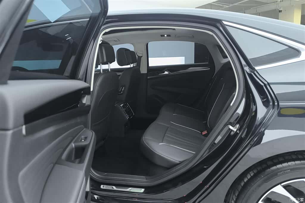 Volkswagen Passat, 2024 11