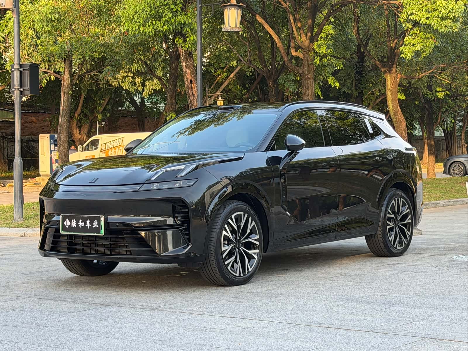 Lynk & Co 02