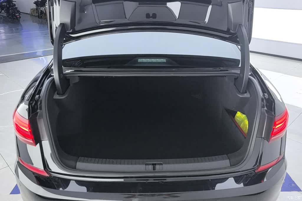Volkswagen Passat, 2023 4