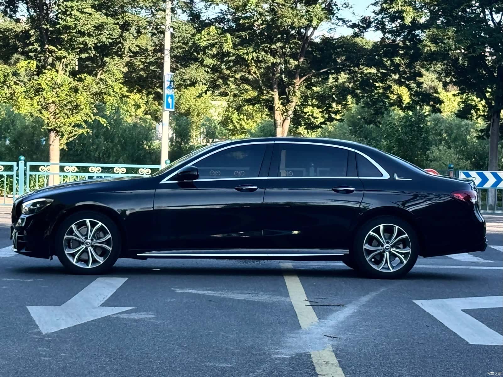 Mercedes-Benz E-Class, 2023 3